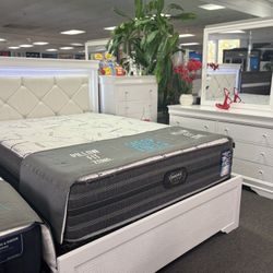 White 5pc Bedroom Set W/LED Lights For Sale W/ FREE MATTRESS & FREE NIGHTSTAND (brand New)