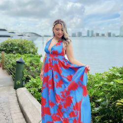 Beautiful and flattering dress for all body types • S/M