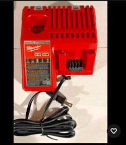 Milwaukee M12/M18 Rapid Charger