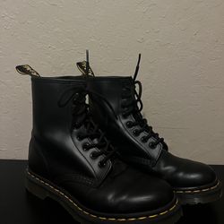 Black Dr. Martens 1460 Smooth Leather Lace Up Boot