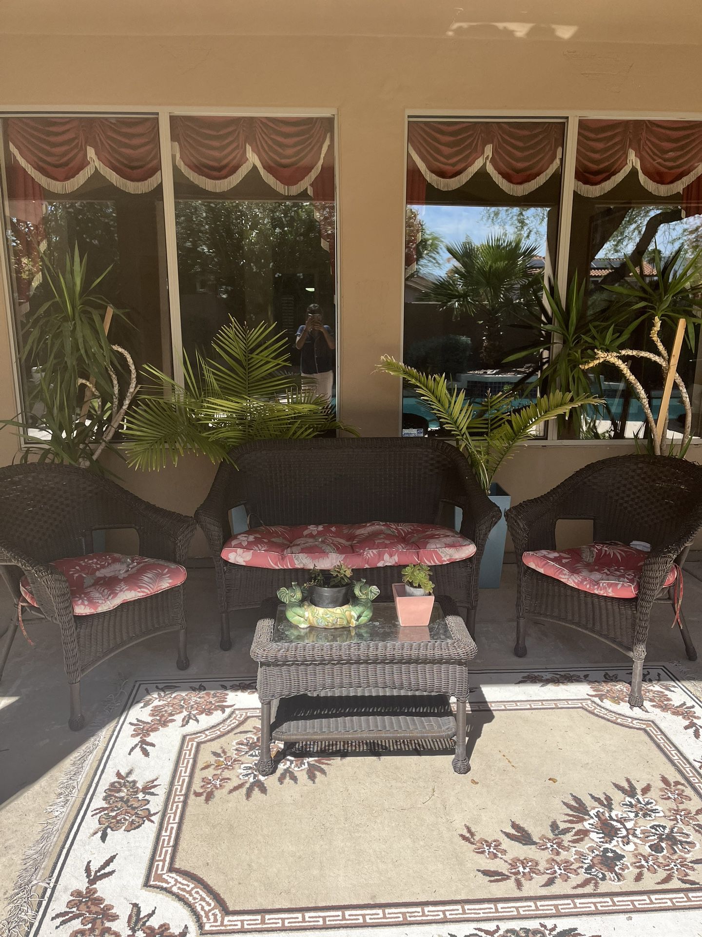 Outdoor patio furniture in good condition