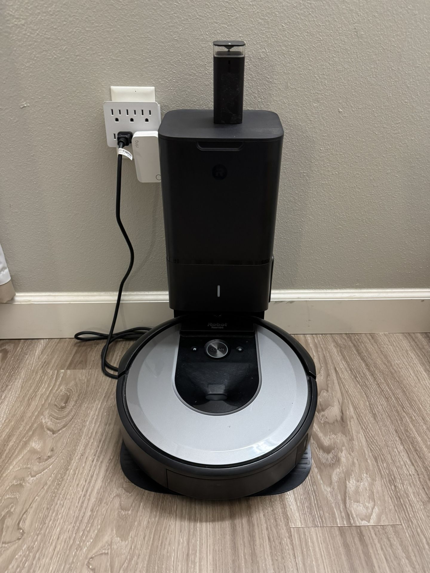 iRobot Roomba i8+