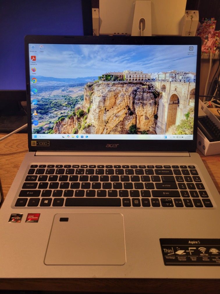 $250 Acer Aspire 5 8gb Ram 512gb SSD Win 11