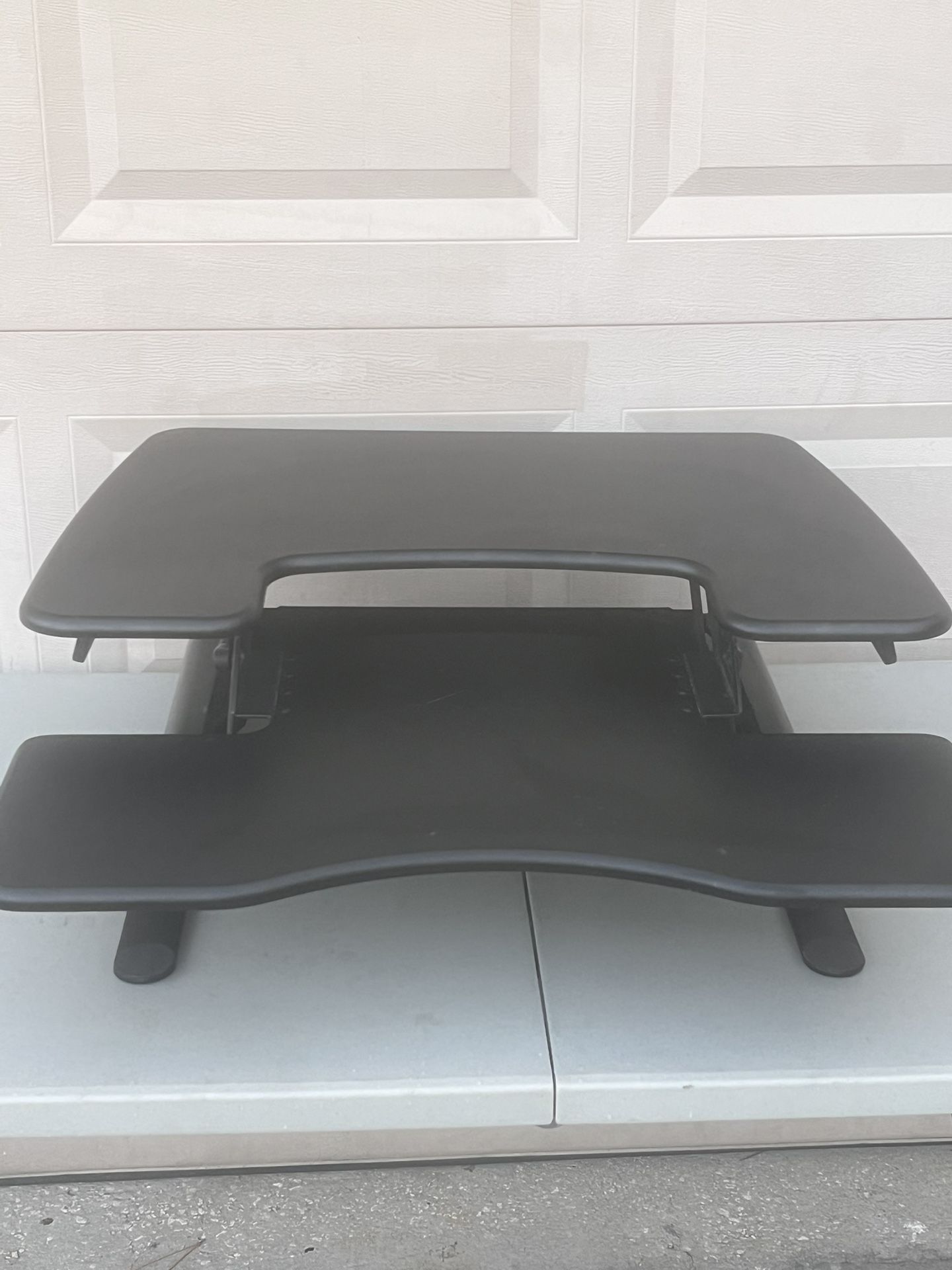 VARIDESK - Height-adjustable Standing Desk Pro Plus 30 Great Condition. Used in good condition with some minor cosmetic blemishes. These blemishes are