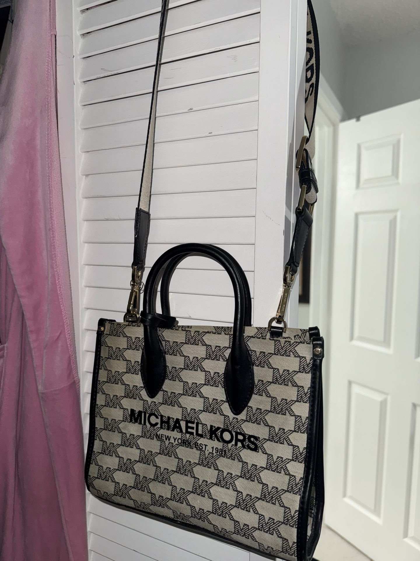 Micheal Kors purse