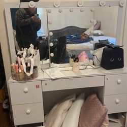 Vanity Desk For Sale