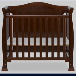 Wooden Baby Crib – Excellent Condition 