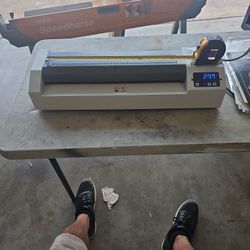 17" Laminator, Dual Rollers With Lots Of Lamination Sheets 
