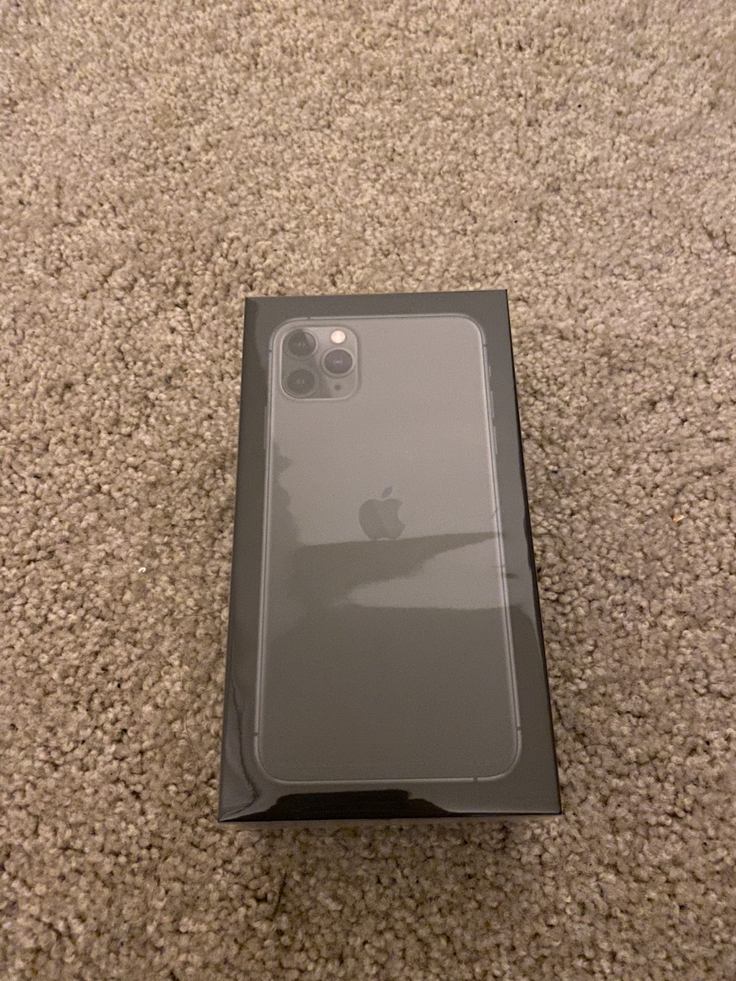 Iphone 11 Pro Max MidNight Green 256 gb ( unlocked )