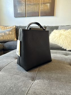 Tory Burch - Emerson Bucket Bag - Black for Sale in Chula Vista, CA -  OfferUp