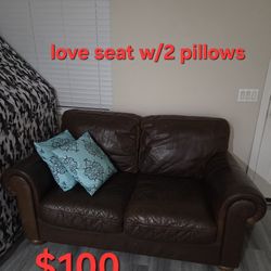 Loveseat With 2 Pillows