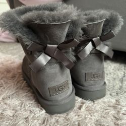 Grey UGGS🩶