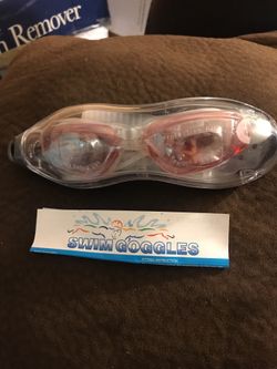 Swim goggles