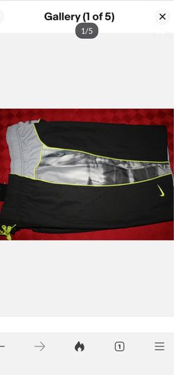 MENS NIKE SHEDS WATER SWIM SUIT TRUNKS. NEW SZ SMALL