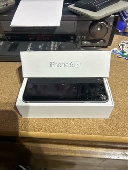 Apple iPhone 6s - 64GB Screen Cracked For Parts