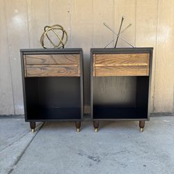  Gorgeous Mid century pair of nightstands by LA Period furniture 