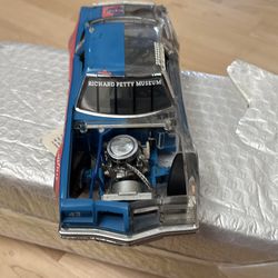 Franklin Mint 1:24 Richard Petty #43 STP Oldsmobile Cutlass Clear Cast Diecast