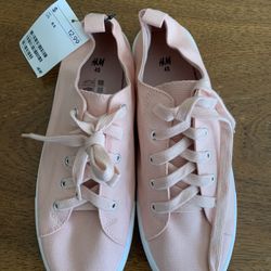 New Light Pink Colour Shoes Size 9-10 I bought 14$ selling 5$