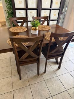 Dining Table Set – Table + 4 Chairs – Excellent Condition
