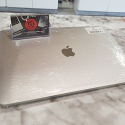 2017 13" Macbook Pro with 256GB Storage
