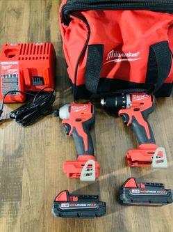 New Milwaukee M18 18V Brushless Drill & Impact Driver Combo Kit (2) Batteries (1) Charger & Tool Bag. $200