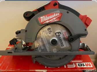 MILWAUKEE M18 FUEL 18-Volt Lithium-Ion Brushless Cordless 6-1/2 in. Circular Saw (Tool-Only)