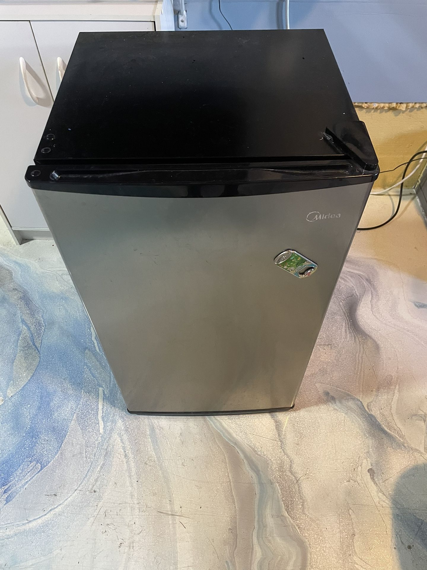 Midea Mini Fridge