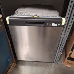 GE Front Control 24 In Dishwasher In Stainless Steel 