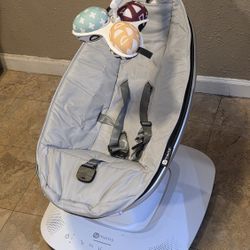 4Moms MamaRoo Multi-Motion Baby Swing