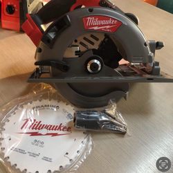 Mílwaukee New 71/4” Circular Saw m18 Fuel Brushless 