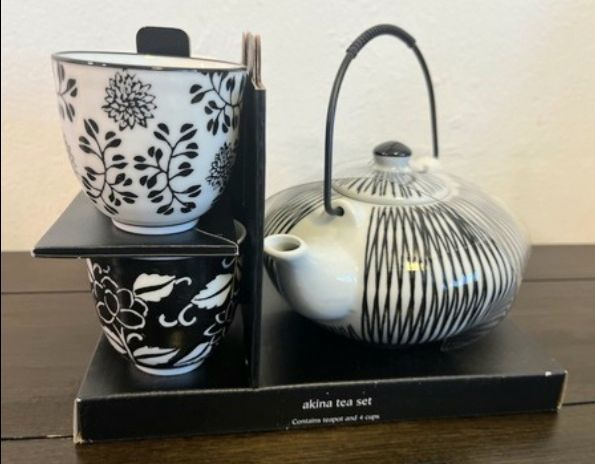 Akina tea set