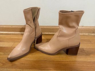 Dolce Vita Josiah Western Ankle Boots - Dune Beige - Size 7.5M - Worn Once