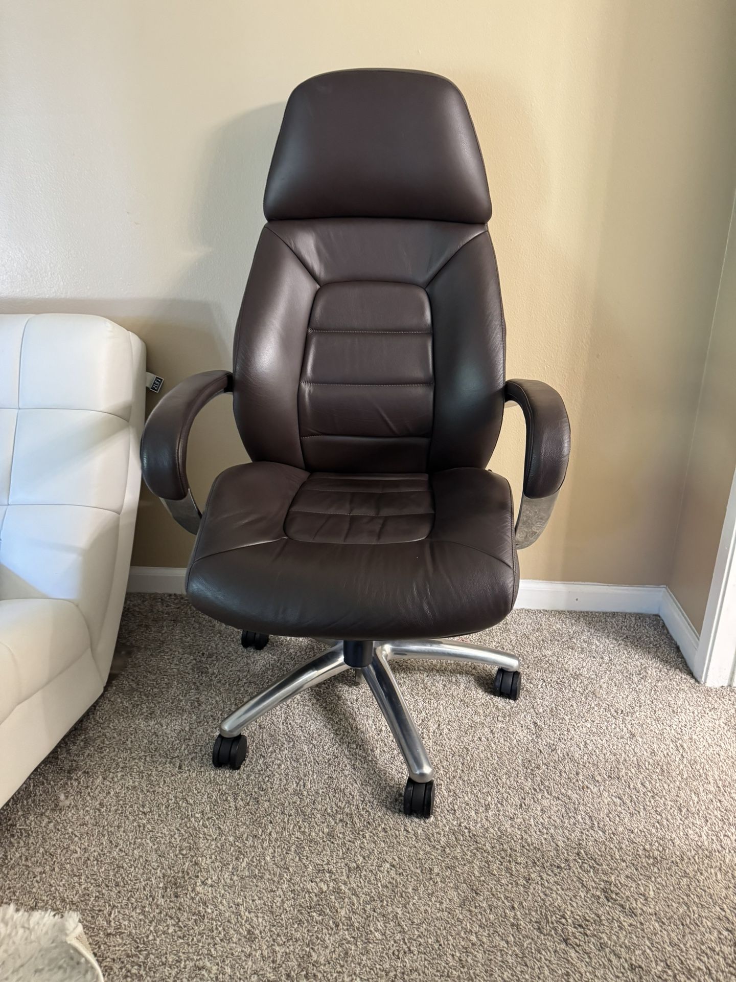 Zuri Leather Executive Office Chair – Top Grain, Like New