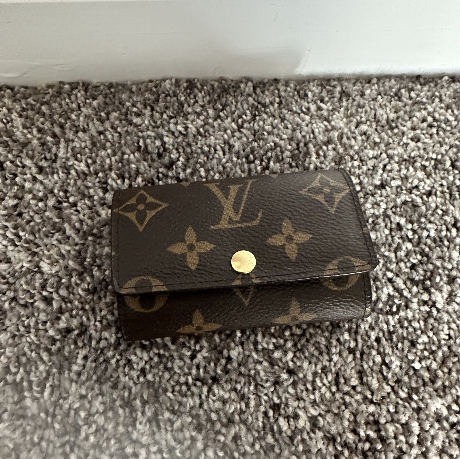 Louis Vuitton 6 Key Holder