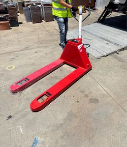 Electric pallet jack