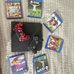 PlayStation 4 with 2 controllers + 7 games