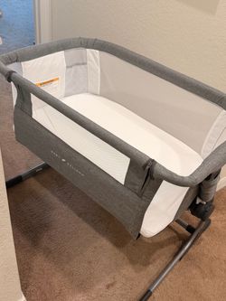 Baby Delight Bedside Bassinet