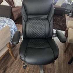 
Big & Tall Executive Office Chair – Like New – 400 lb Capacity