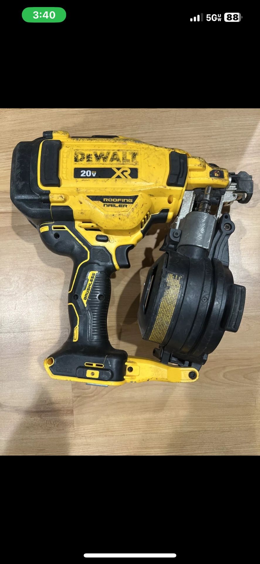 Dewalt roofing nailer 20 V And 2 Xr Batteries 