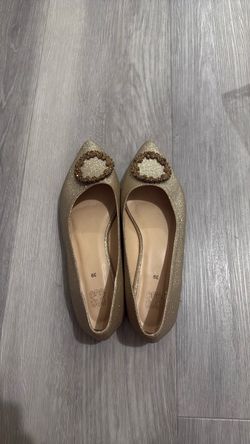 Golden pumps