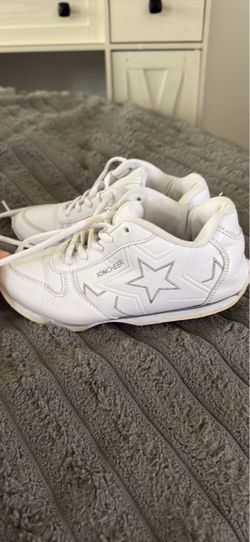 Cheer shoes