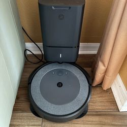 Roomba Vacuum 