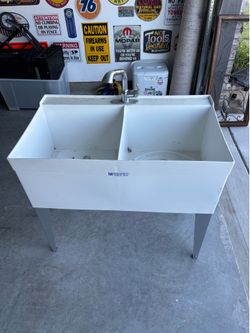 Nice Double bowl sink with legs and faucet it has two drains and four metal legs