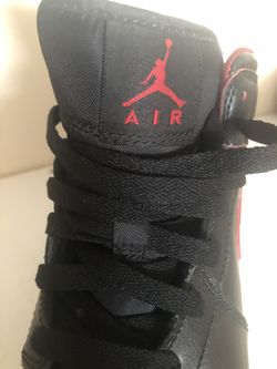 black jordan 1 with red outline