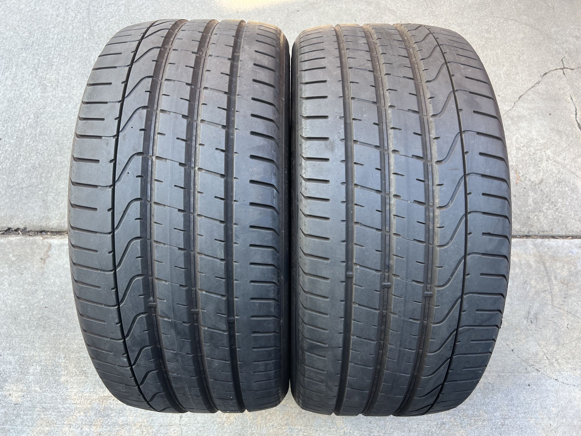 2 Pirelli Tires 285/35/22
