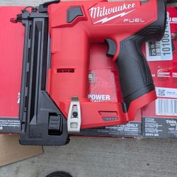 Milwaukee Fuel M12 18g Brad Nailer 