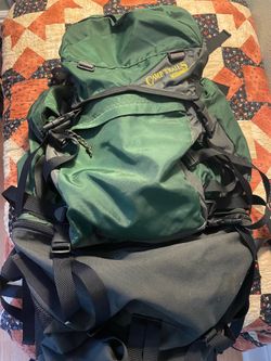 Camp Trails Wilderness Large Capacity Internal Frame Backpack Green ~10x12x33"
