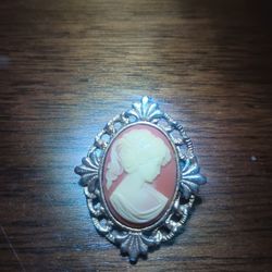 Brooch 