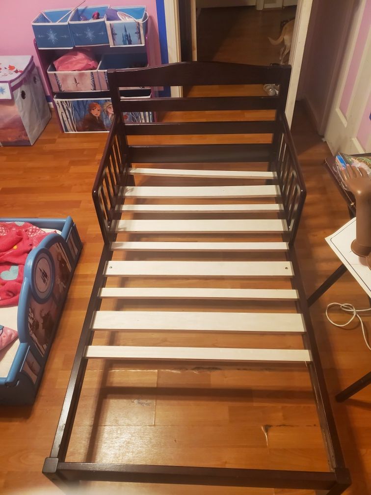 Toddler wood bed frame