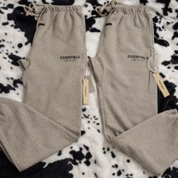 Essentials Sweats And Long Sleeves 